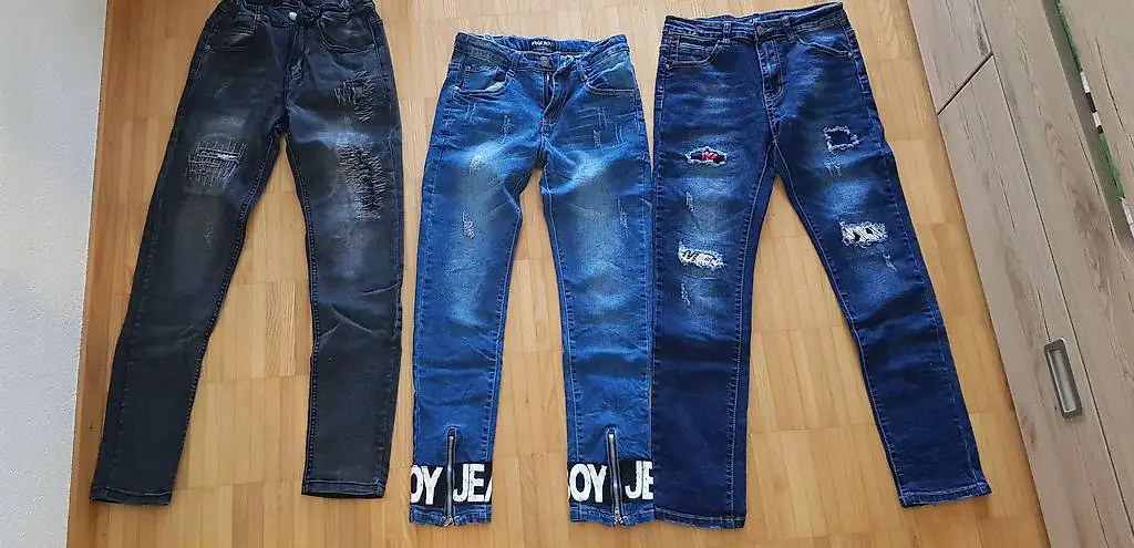 Jeans Hose Gr. 152 neu je Stück