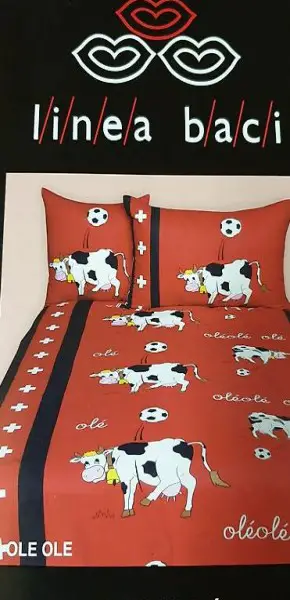 Bettanzüge rot mit Kühe / Linea baci