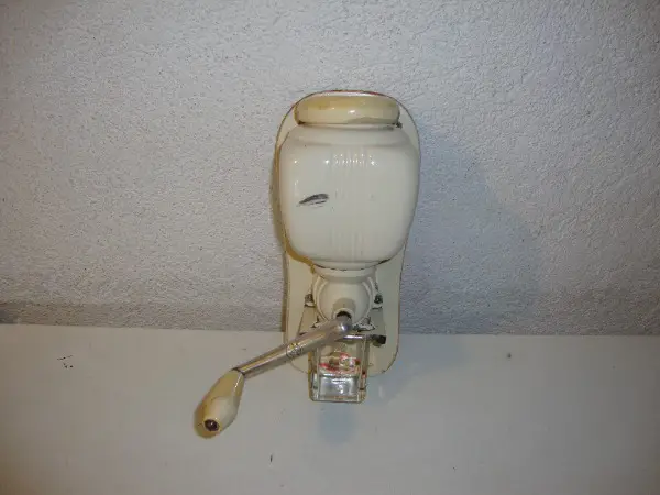 Antike Wand-Kaffeemühle