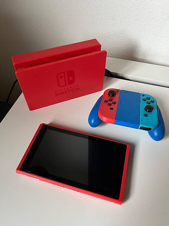 Nintendo Switch Mario Edition, mit viel Zubehör und 3 Spiele