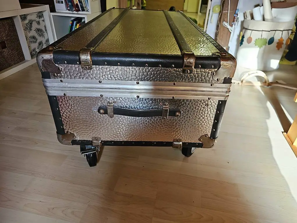 Vintage Style Überseekoffer auf Rollen