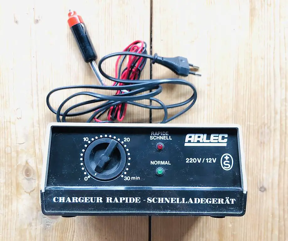 Arlec Schnellladegerät