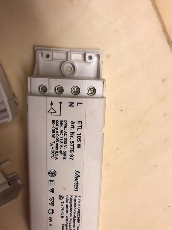 Beleuchtungs-Transformator 230V->11,8V 50-105W