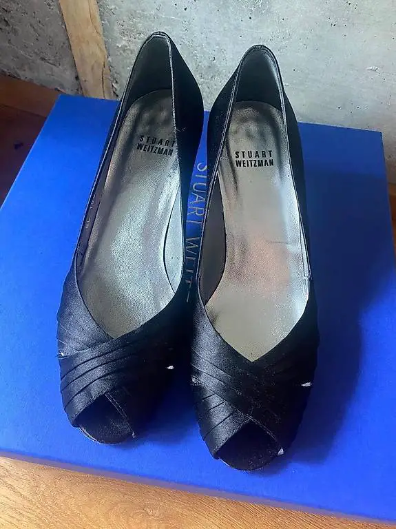 Stuart Weitzman Pumps Black Satin EL15664. Taille 37