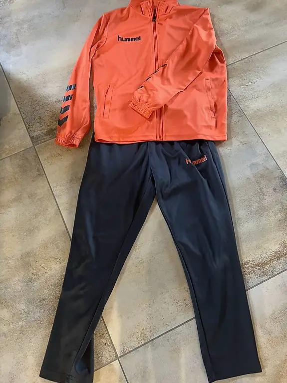 Hummel Trainingsanzug Jungs Gr 134