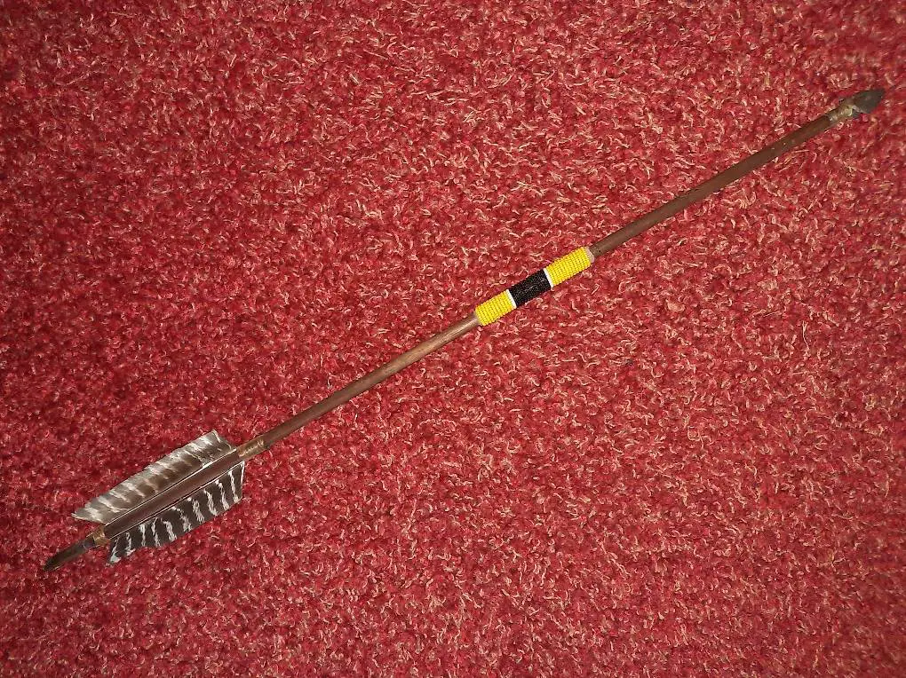 sehr schöner Indianerpfeil