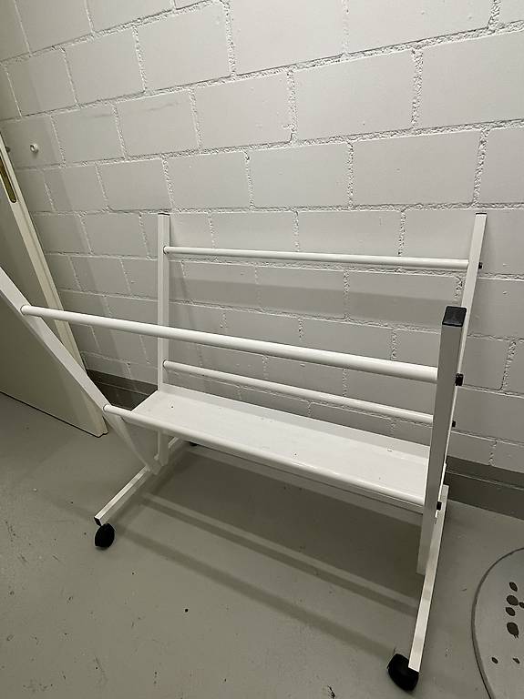 Bilderkrippe auf Rollen, Posterständer