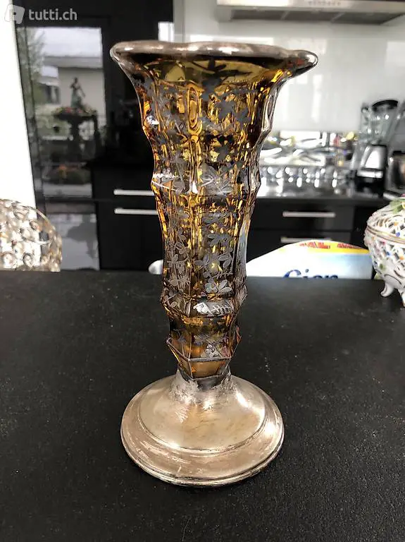 antike kleine Blumenvase