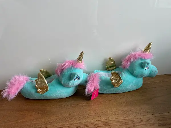 Neuwertig Kuschelige schöne Finken Einhorn mit Flügeln 30/31