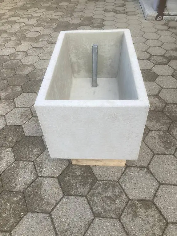 Brunnentrog Beton (gebraucht)