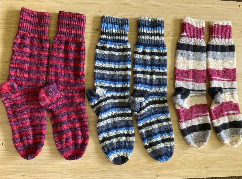 Warme handgestrickte Socken, verschiedene Farben & Grössen