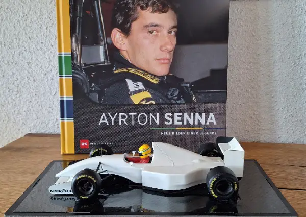 McLaren MP4/8B Lamborghini F1 1993 Ayrton Senna 1:18