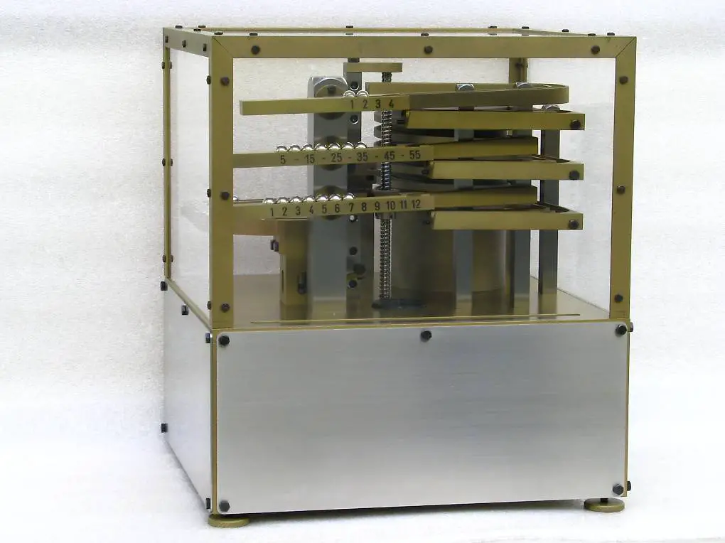 Selbstgebaute Kugeluhr nach Sytem Roll-o-Clock