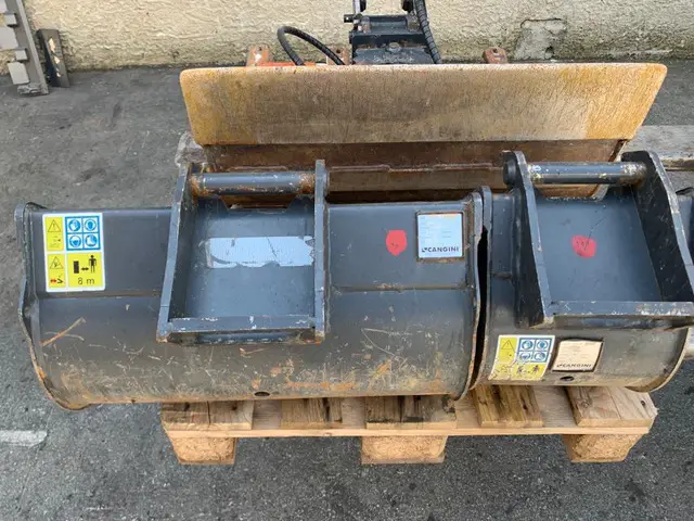 Planierlöffel & Tieflöffel & Schnellweck, Bau - Geräte / Maschinen