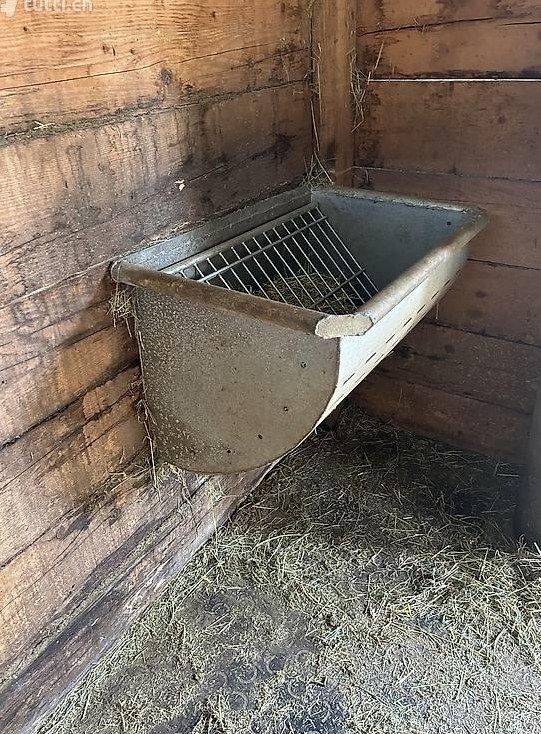 4 Heuraufen mit Fressgitter zu verkaufen
