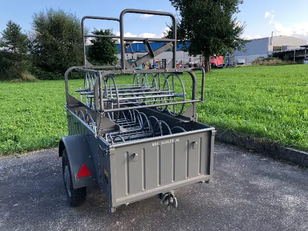 Materialanhänger für Jeep, PW, oder Traktor. Mit Aufbau