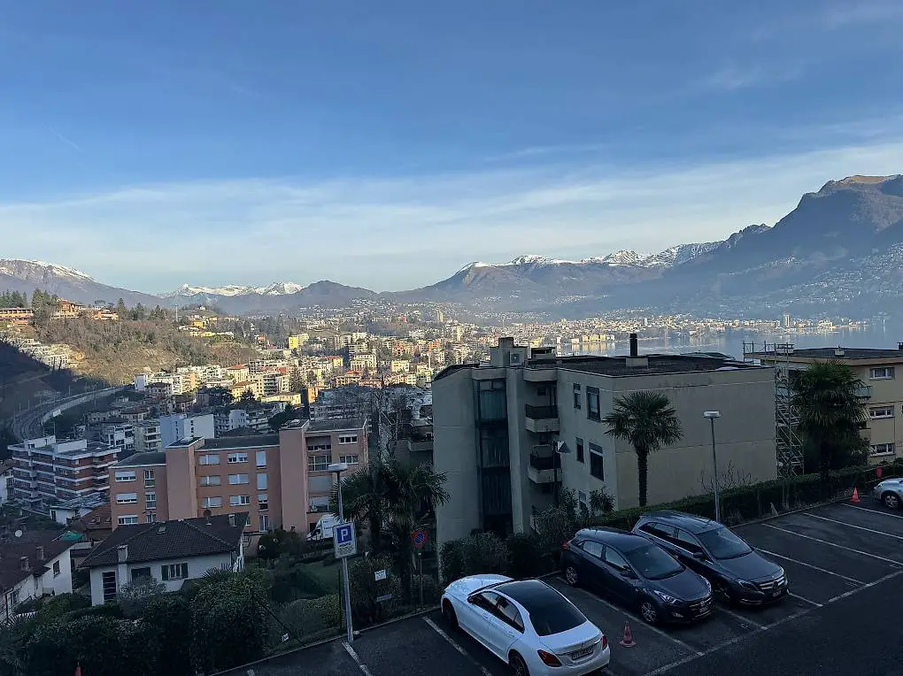 bilocale vista lago con posteggio a paradiso