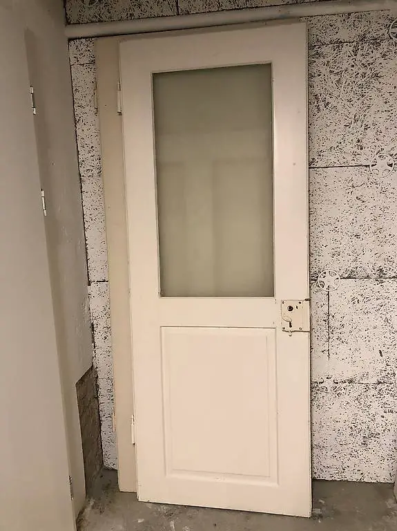 2 alte Türen mit Glasfenster