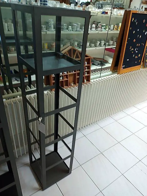 Abschliessbare Säule Juwelierbedarf