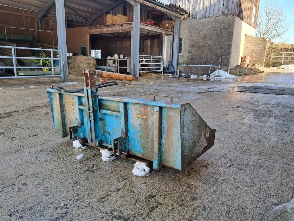 Benne 3 points basculante/Heckschaufel