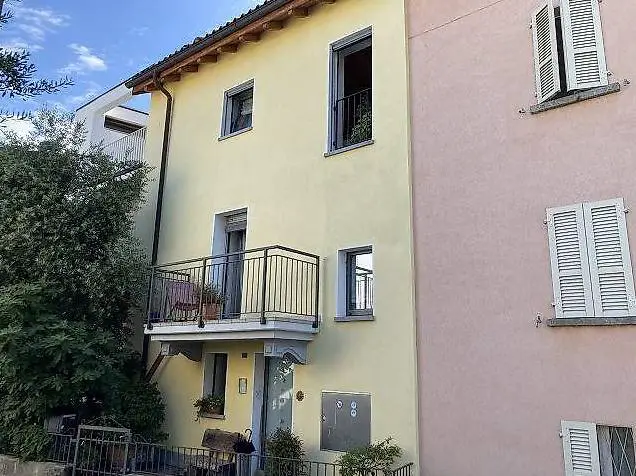 6 ½-Zi.-Dorfhaus mit Garten/casa di 6 ½ loc. con giardino