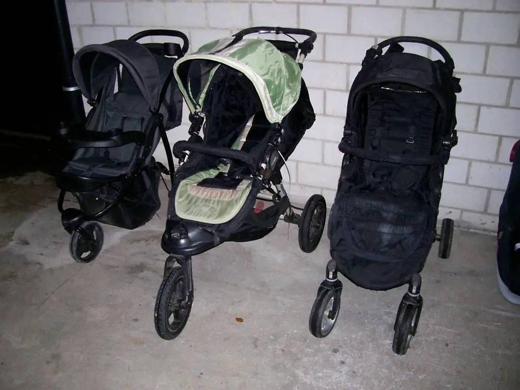 6x Kinderwagen, 6x Kindersitze, 2x Reisebett für Kinder