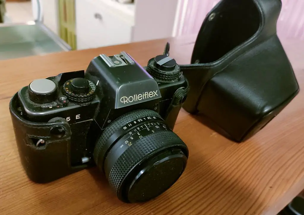 Analoge Kamera Rolleiflex SL35 E mit OBJEKTIV