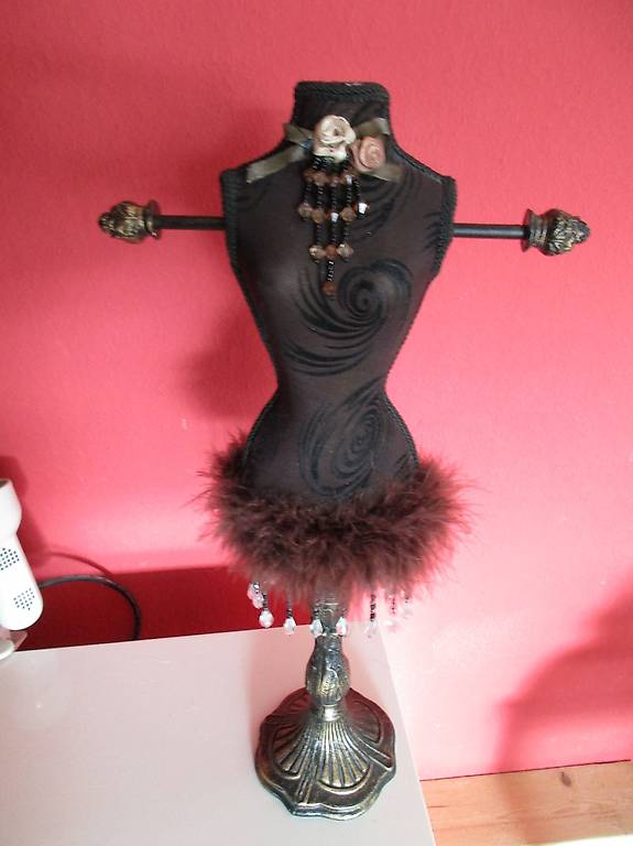 Rock-Modell Schmuckständer (Damenbody)