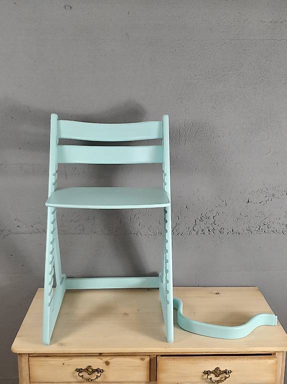 Kinderhochstuhl frisch renoviert