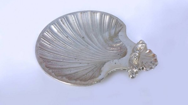  Kleine muschelförmige Schale, silberfarbig