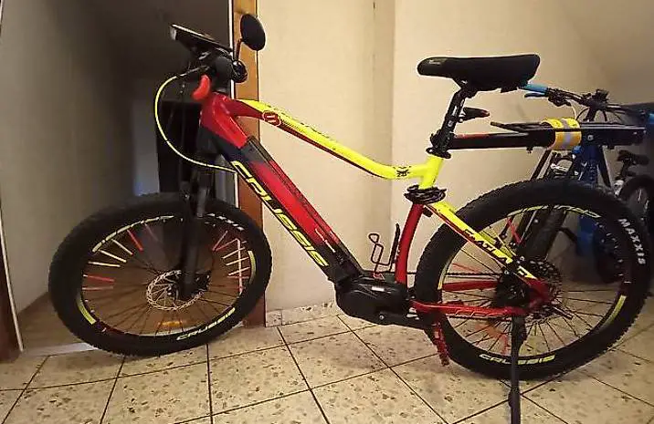 Neuwertiges E- Mountainbike