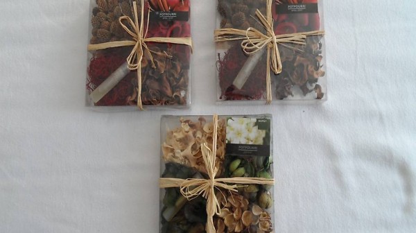 3 Geschenks Packungen mit folgenden Düften