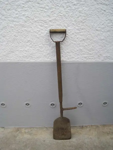 Heuschneider antik / antikes Werkzeug zum Schneiden von Heu