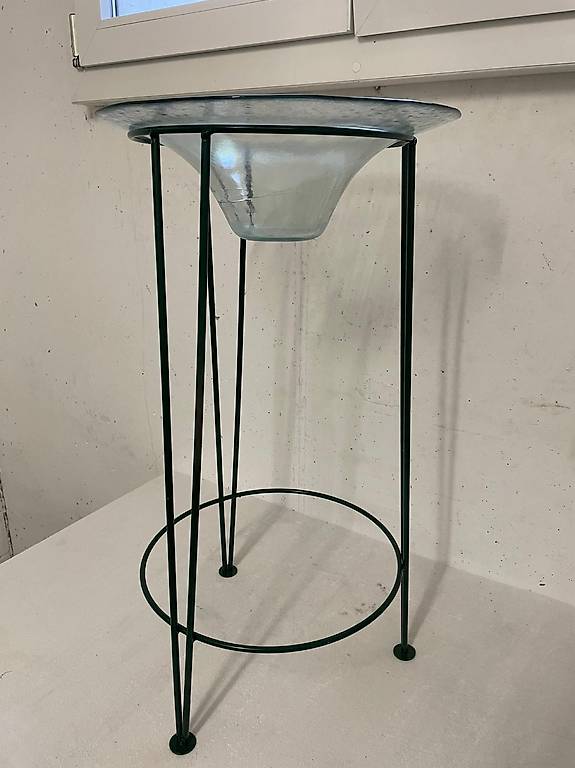 Ständer mit Glasschale
