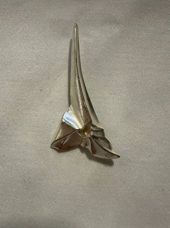 Edle vintage Silberbrosche in floralem Design