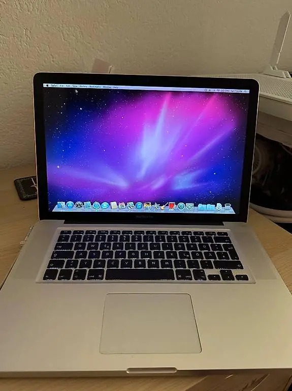 Apple MAcBook Pro 2008 15 Zoll - 8GB RAM, 256GB SSD, 2 Akkus