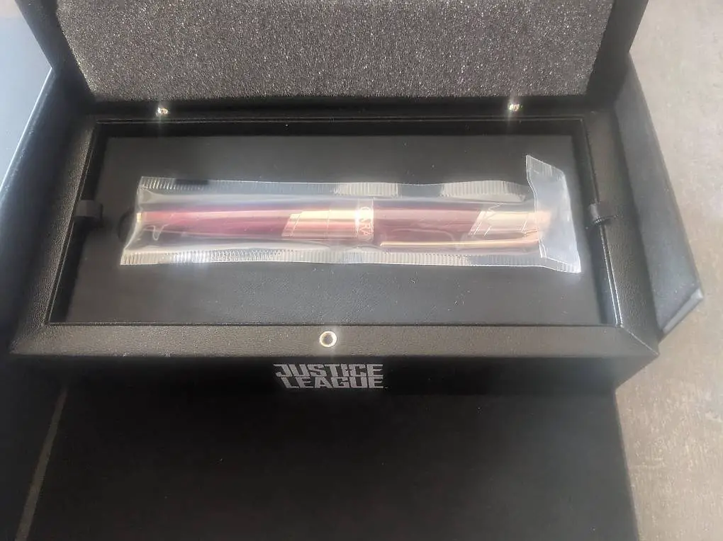 Caran d"Ache Füllfeder Justice League Wonder Woman-limitert