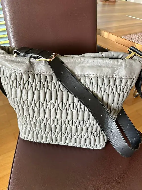 Ledertasche Handtasche Furla neuwertig