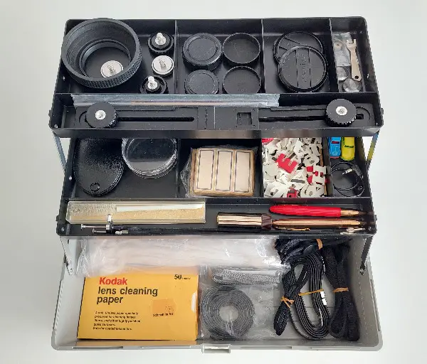 Werkzeug-Koffer mit viel Zubehör für Film/Foto - Bearbeitung
