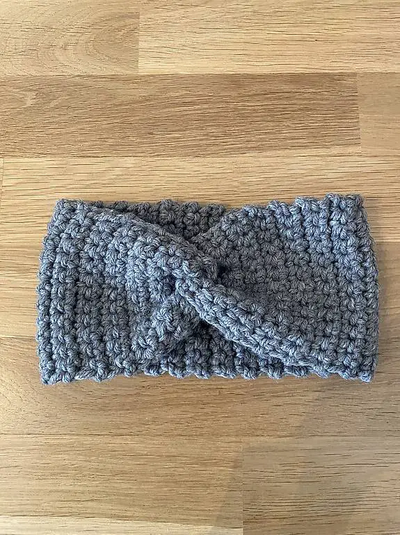 Stirnband grau gehäkelt