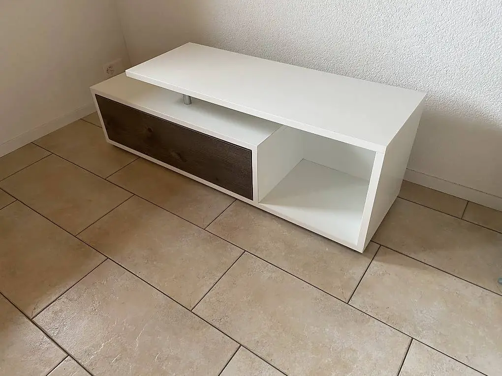 Schönes Lowboard / TV-Möbel