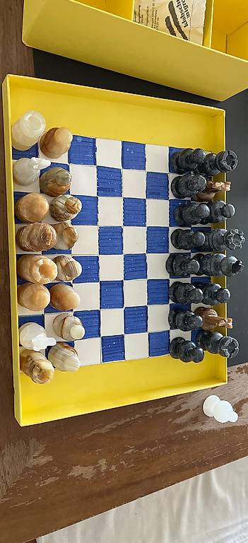 Schachfiguren aus Stein