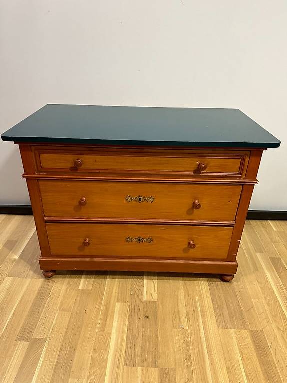 Antike Kirschbaum Kommode mit grüner Oberplatte