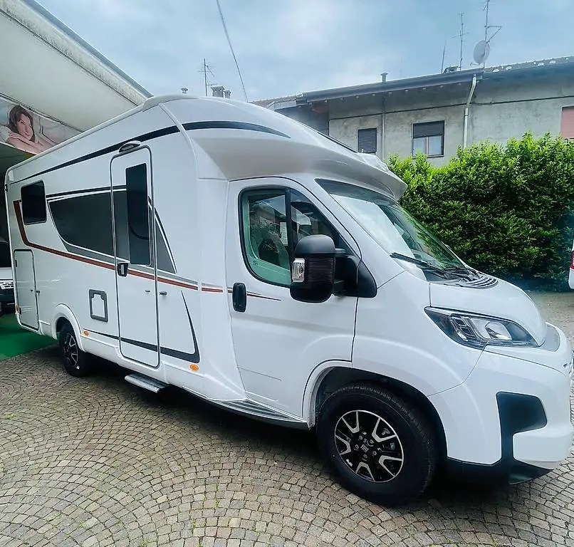 buerstner lyseo privilege 690 - 4 posti - km 0