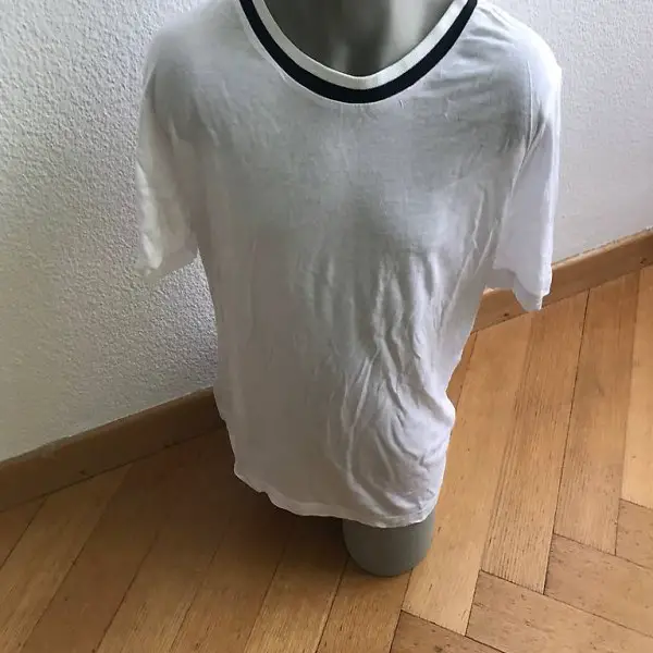 weisses Croptshirt