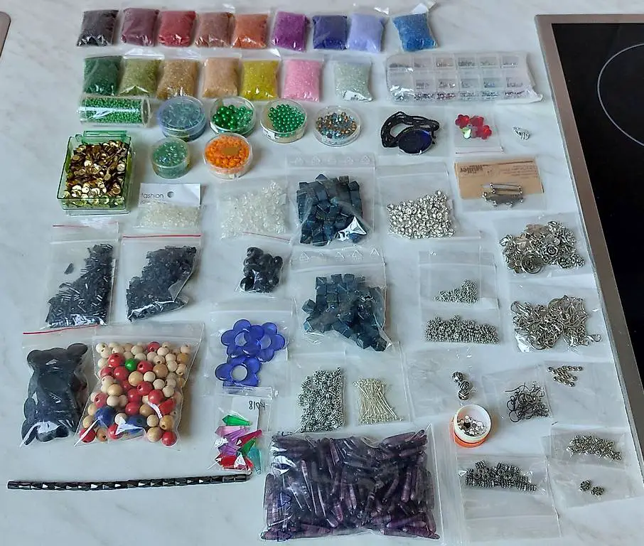 Bastelperlen, viele Farben und Formen, Anhänger alles NEU