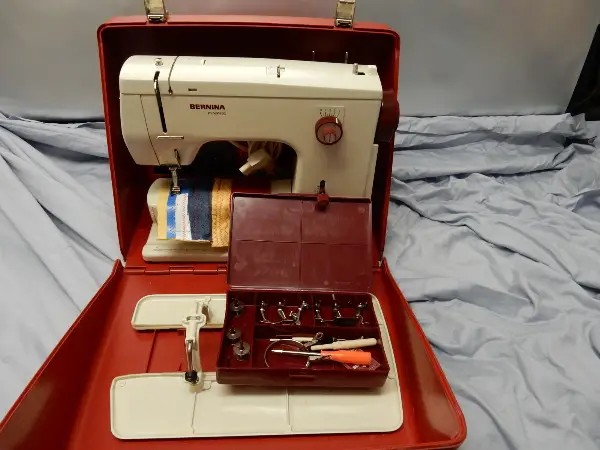 Bernina minimatic für jeden Haushalt geeignet, wie Neu 22130