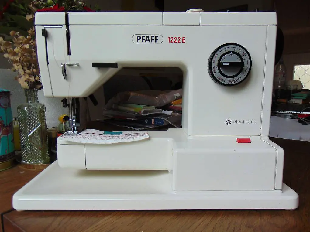 Nähmaschine PFAFF 1222E, mit IDT, ab Service, 6 Mo. Garantie