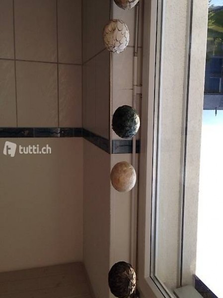 Hänge-Dekoration aus Kugeln, Holz und Spezial-Papier