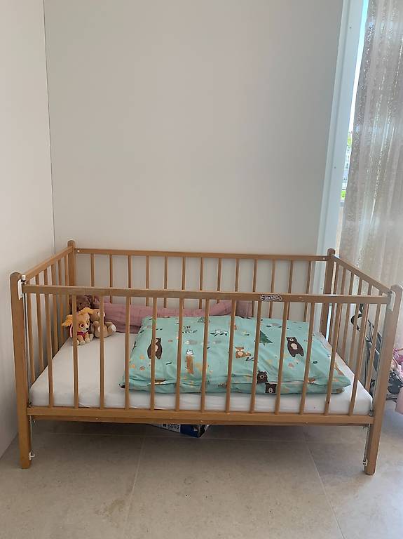 Kinderbett mit Matratze und Duvet